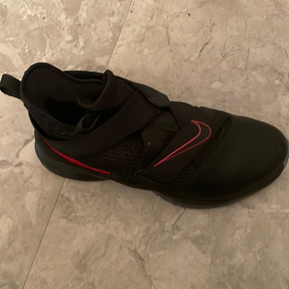 nike lebron soldier line